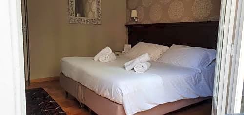 Smart Hotel Gallery House