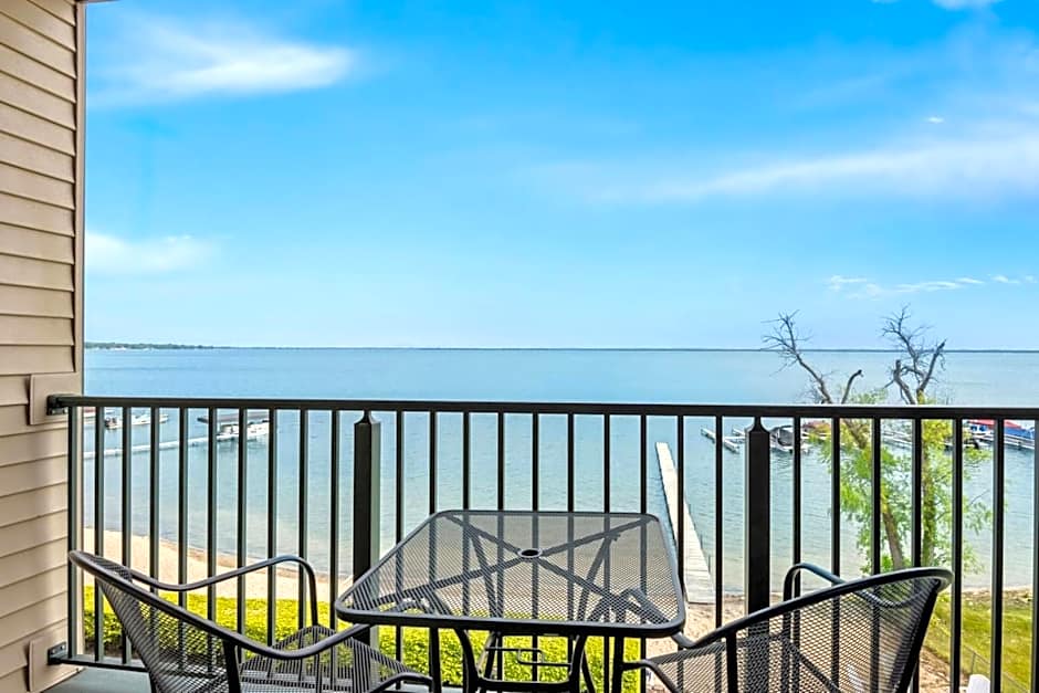 Beachfront Hotel Houghton Lake