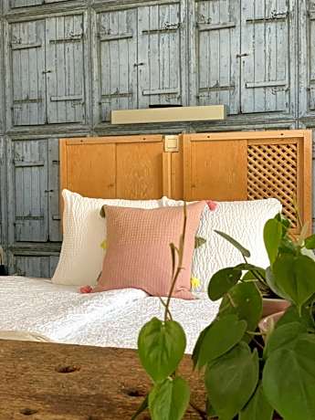 Hotel Au Nom De Dieu