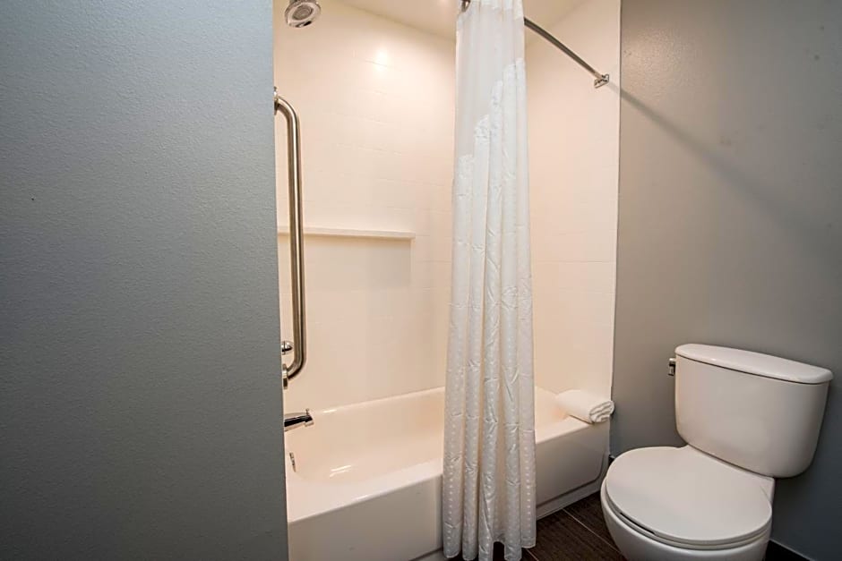 Holiday Inn Express & Suites Houston SE - Airport Area By IHG