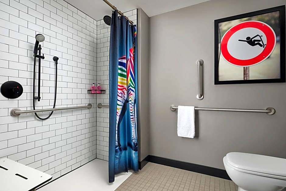 Moxy by Marriott Chicago Downtown