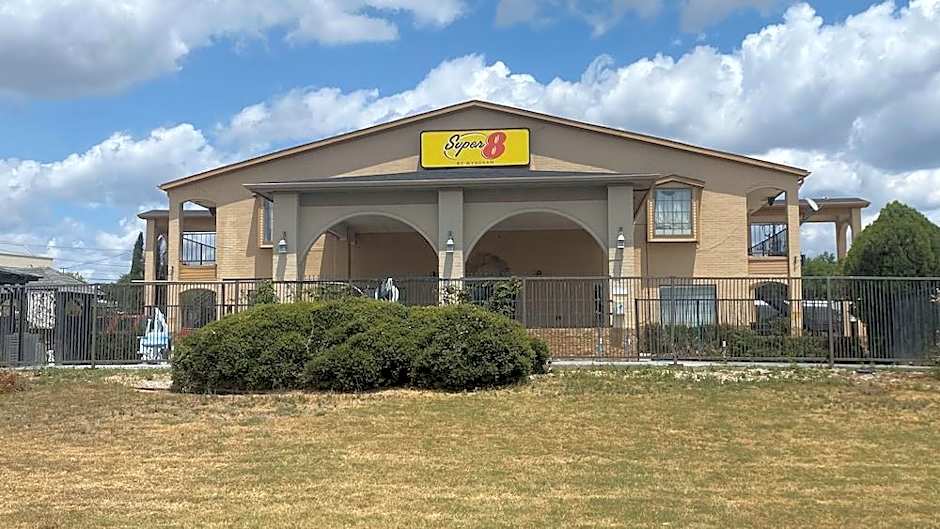 Super 8 by Wyndham Decatur Texas