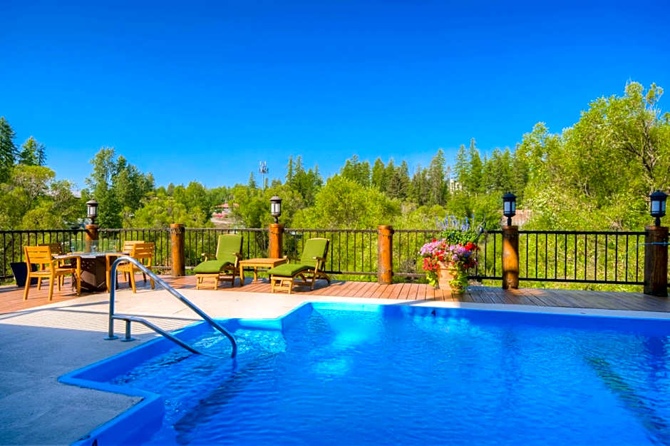 The Pine Lodge on Whitefish River