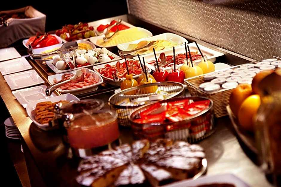 Olivia Plaza Hotel