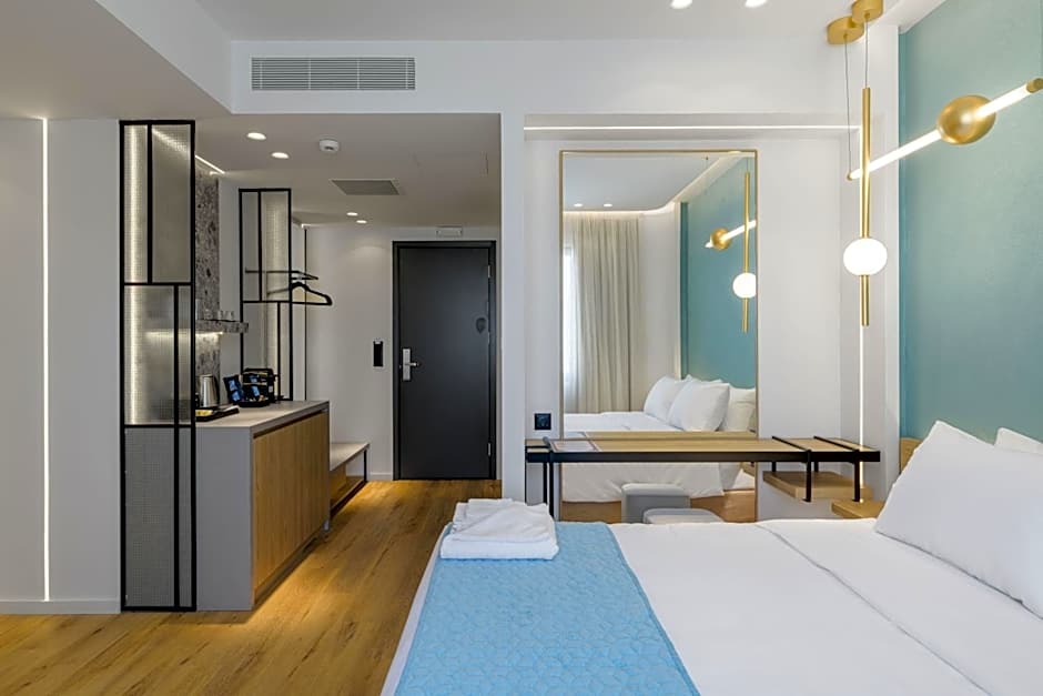 Acropolis Magenta Luxury Suites