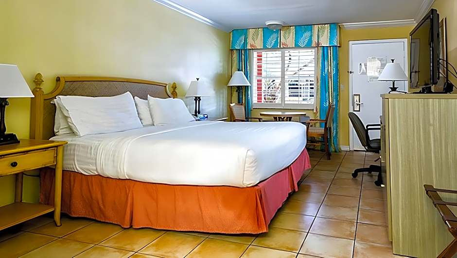 Photo 1 of 2 of 1 King Bed, Poolside