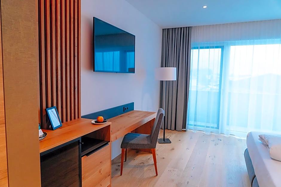 Patrix Hotel, Restaurant, Bar