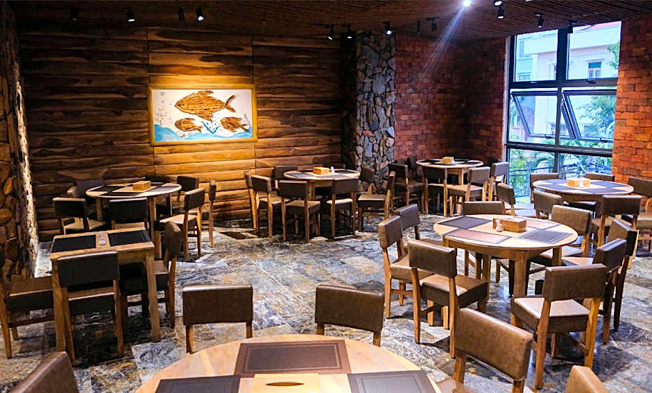 Rustic Hotel Quy Nhon Powered by ASTON