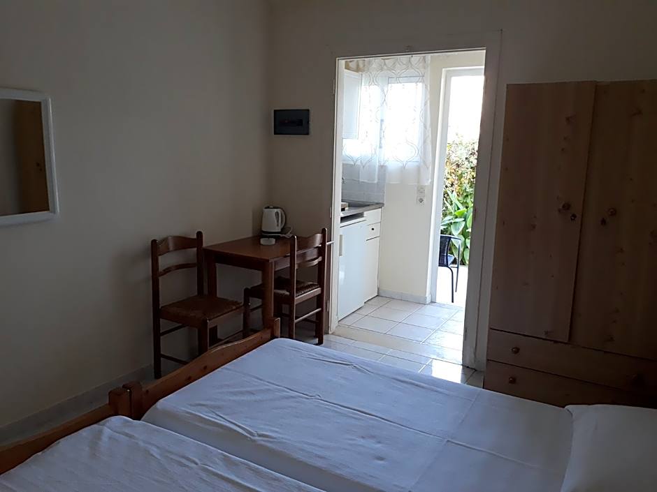 Pythos Studios & Appartments