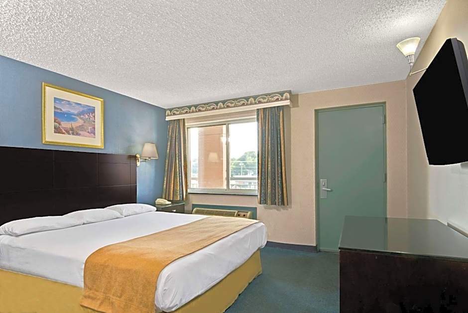 Super 8 by Wyndham Milford/New Haven