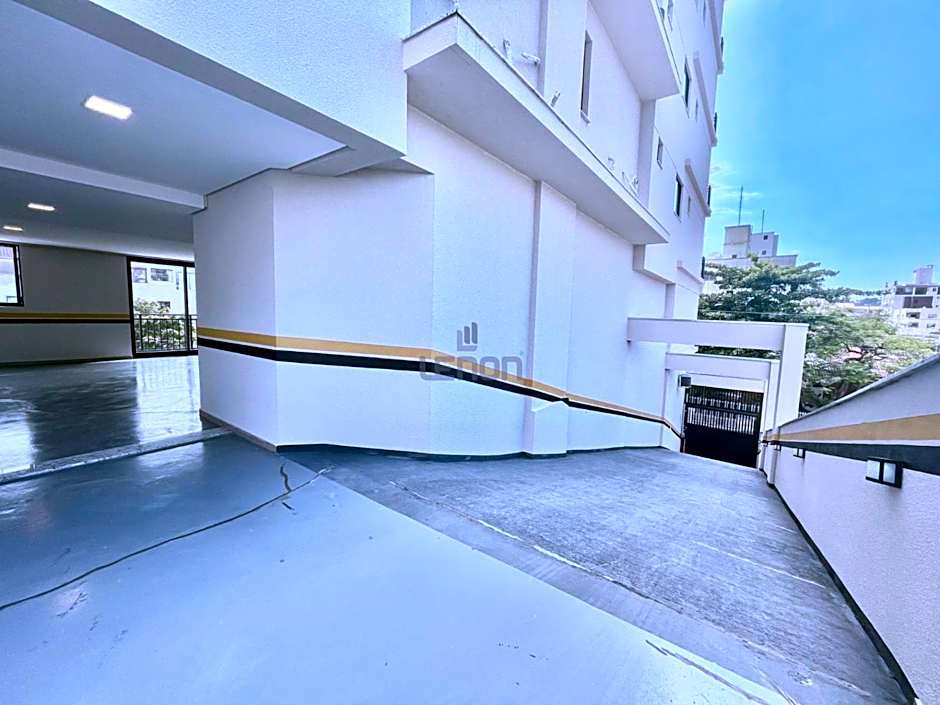 015 - Apartamento alto padrão próximo ao centro e à Praia de Bombas