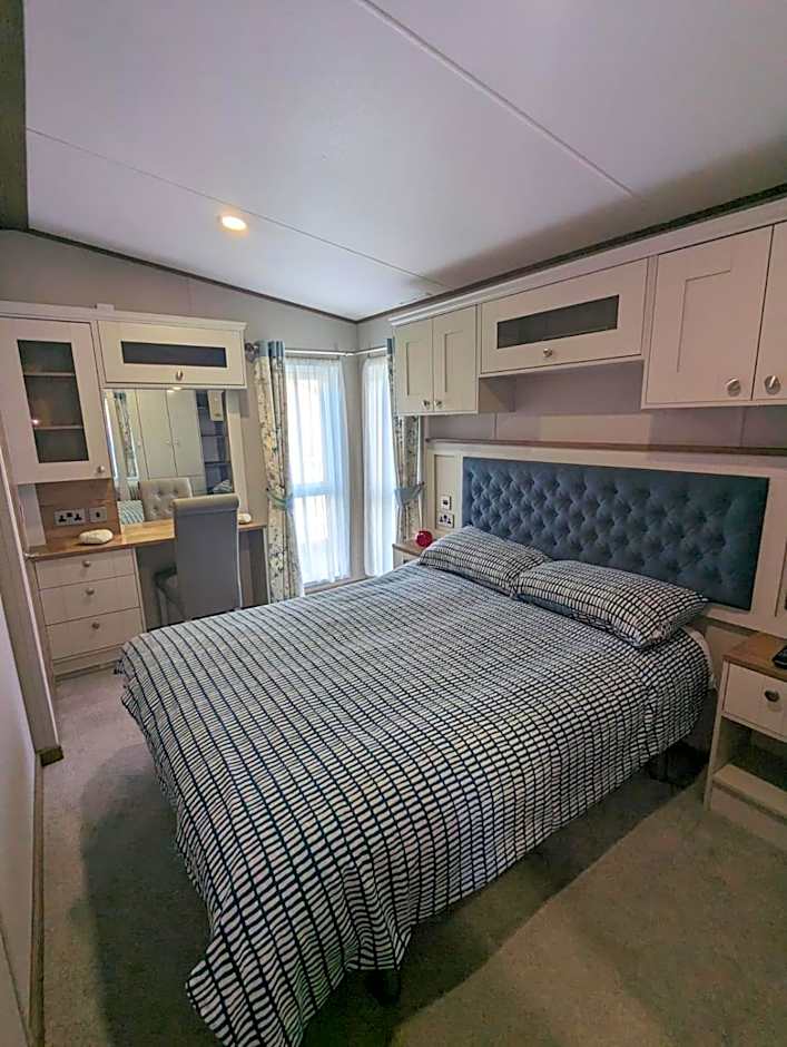 Luxury Caravan Littlesea Haven Frontline Fleet Lagoon Views