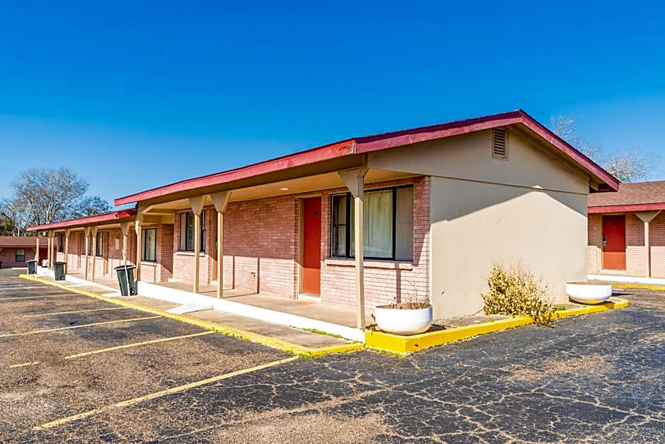 OYO Hotel Beeville -US 181