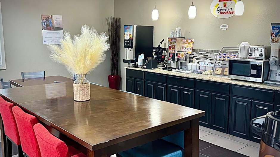 Super 8 by Wyndham Henryetta