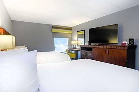 Double Room with Two Queen Beds and Bath Tub - Mobility Access