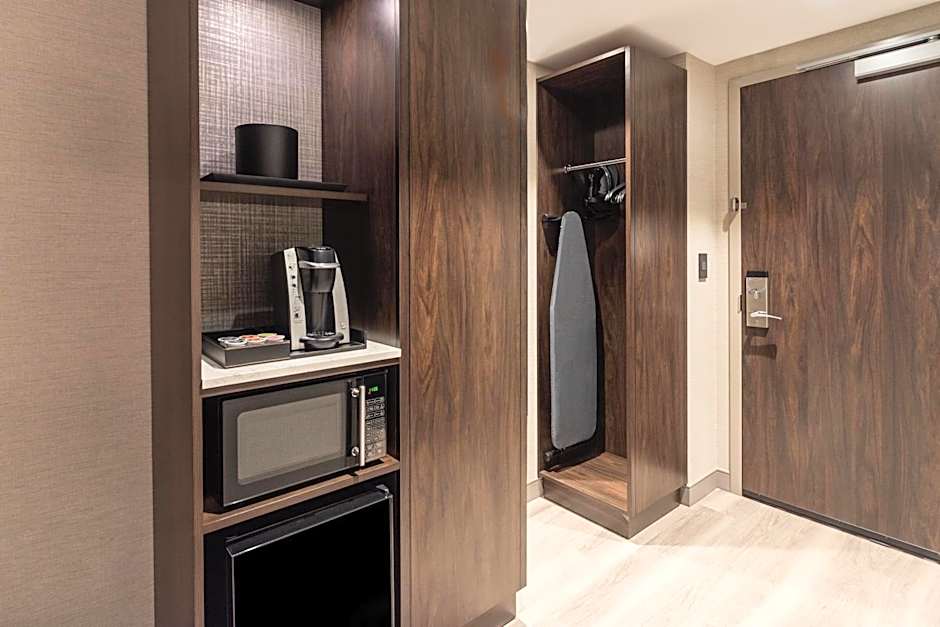 Holiday Inn Boston Logan Airport - Chelsea By IHG