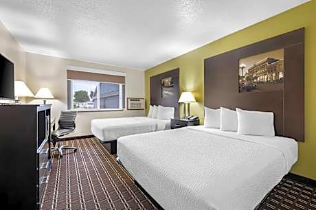 Queen Room - First Floor Access/Non-Smoking