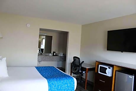 1 Queen Bed Deluxe Room Non-Smoking