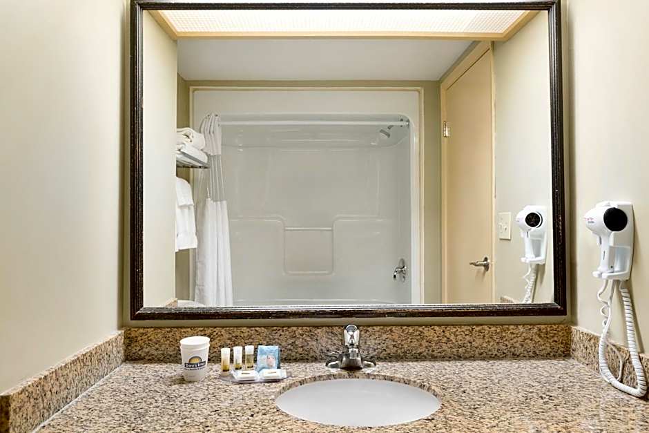 Days Inn by Wyndham Orillia