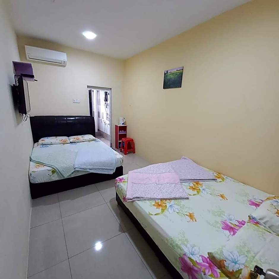 EASY HOMESTAY LUKUT NS
