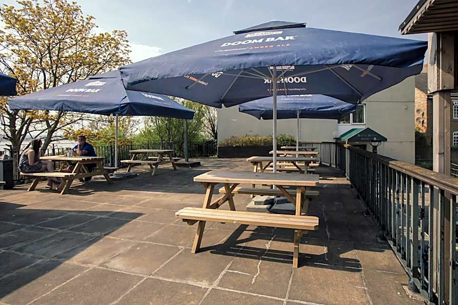 Royal Hotel, Bar & Grill