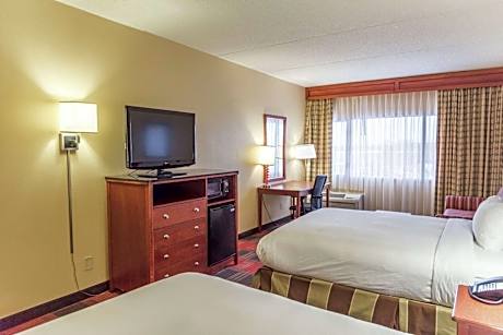 Queen Room with Two Queen Beds - Hearing Access