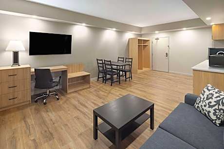 Two-Bedroom Suite with Two King Beds - Non-Smoking