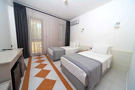 Economy Triple Room