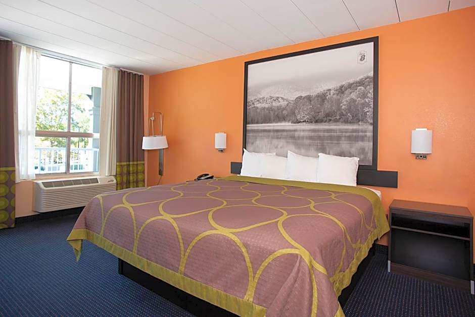 Super 8 by Wyndham Black Mountain