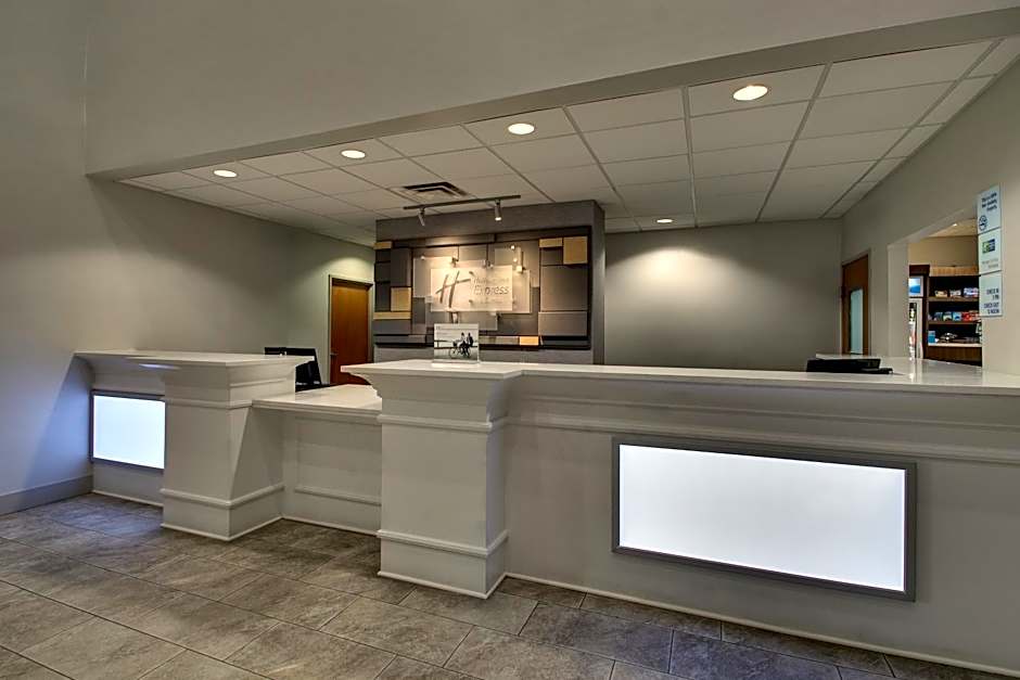 Holiday Inn Express Hotel & Suites Waukegan/Gurnee By IHG