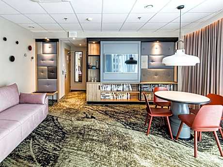 Familiy Room with bedroom with queen bed and living room with sofa, City or Chathedral View