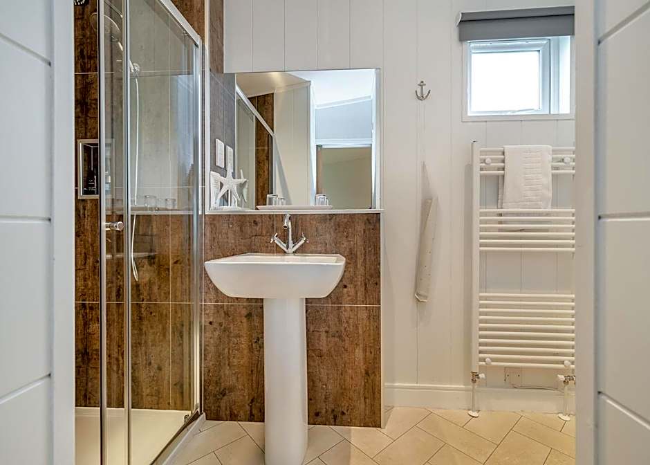 Midsomer Lodges
