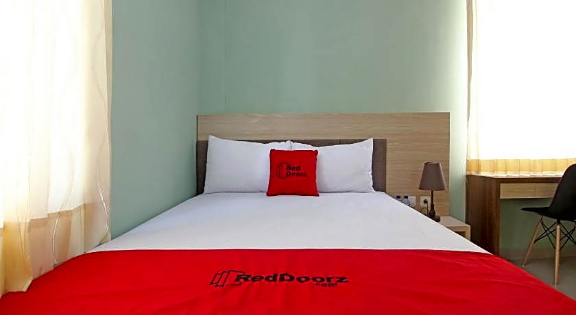 RedDoorz near Solo Balapan Station