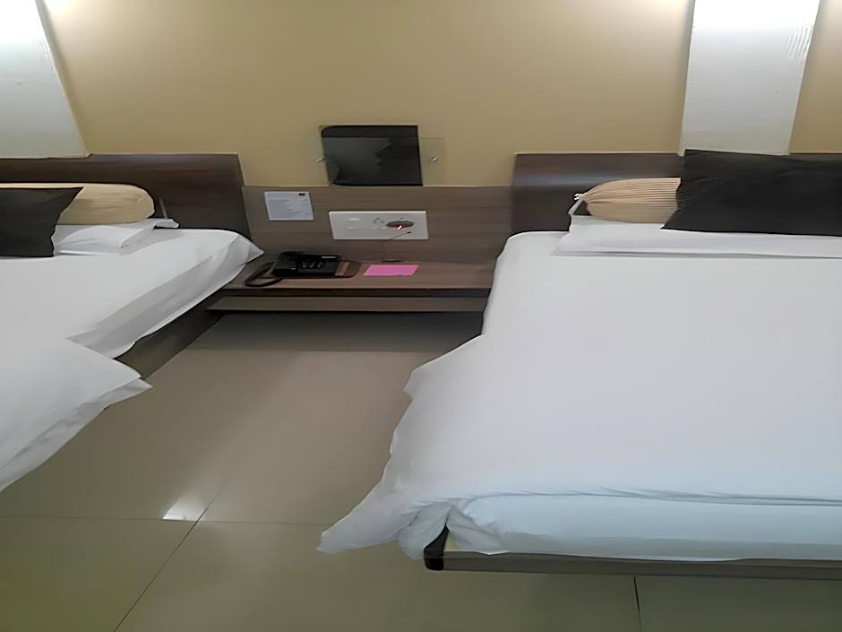 Hotel Savshanti Towers