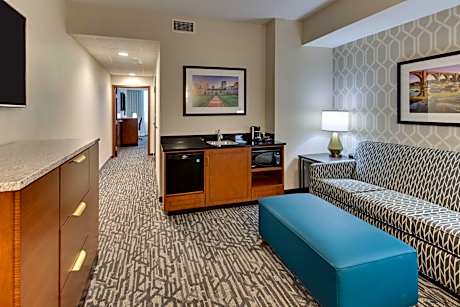 Deluxe King Suite with Soaking Tub