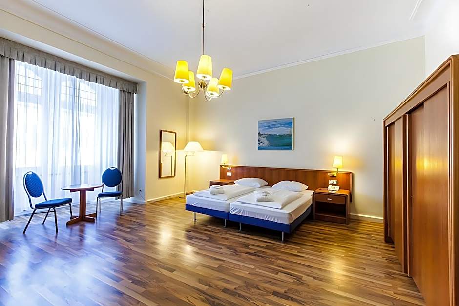 Hotel Monopol - Central Station