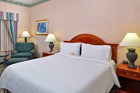 1 King Premium W/In-Room Drinks-Snacks