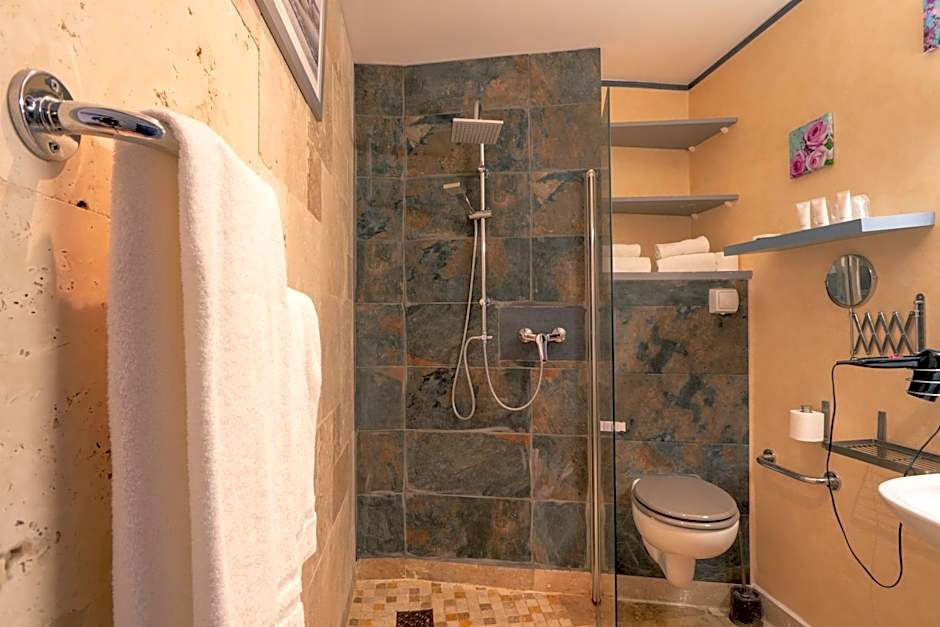 Le President-Gare Nimes Pont Du Gard