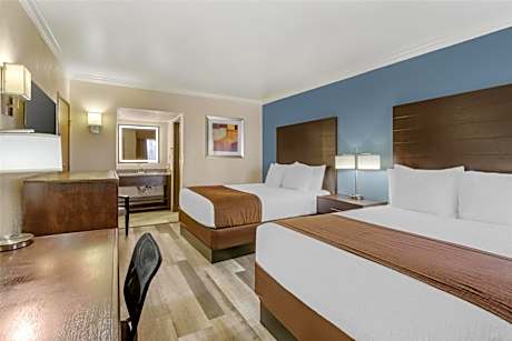 2 Queen Beds, Non-Smoking, Pillowtop Bed, Microwave, Refrigerator, High Speed Internet Access, Full 