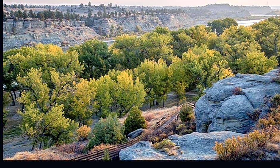 MONTANA INN Near Little Big Horn Battlefield-Pompey Piller-colstrip