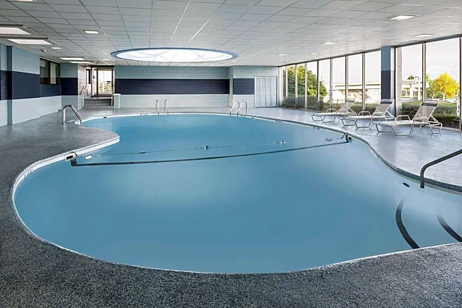 Four Points by Sheraton Milwaukee Airport