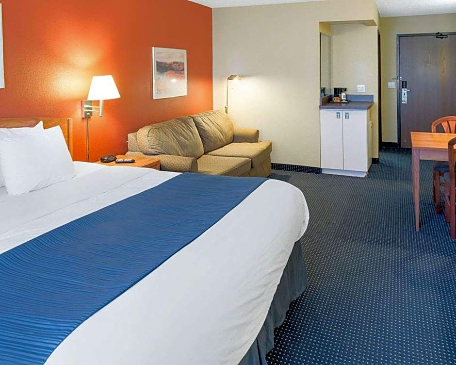 Photo 1 of 3 of 1 King Bed Suite