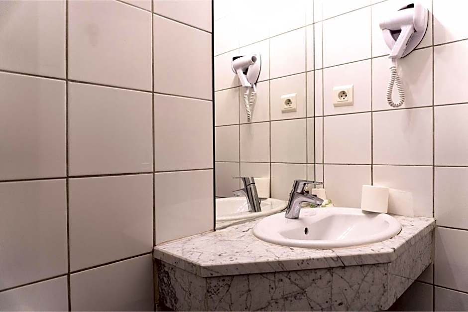 Hotel Ours Blanc - Place Victor Hugo