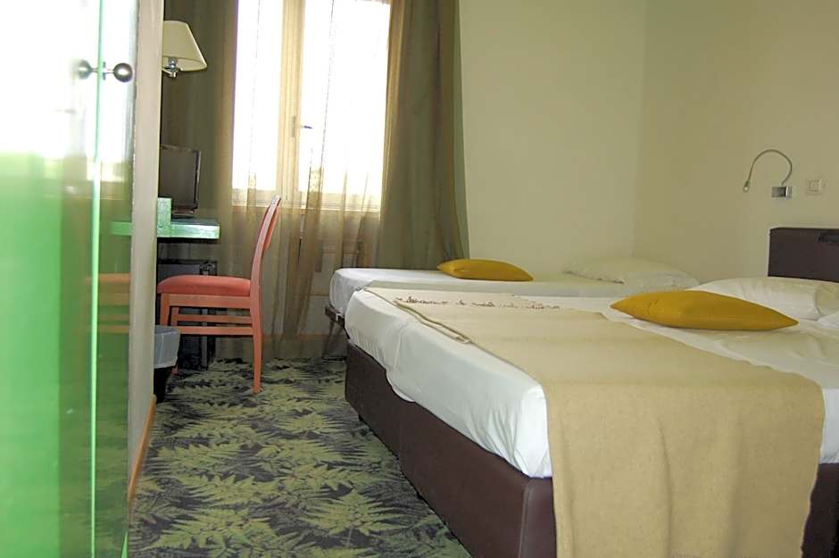 LH Hotel Arca Street Art