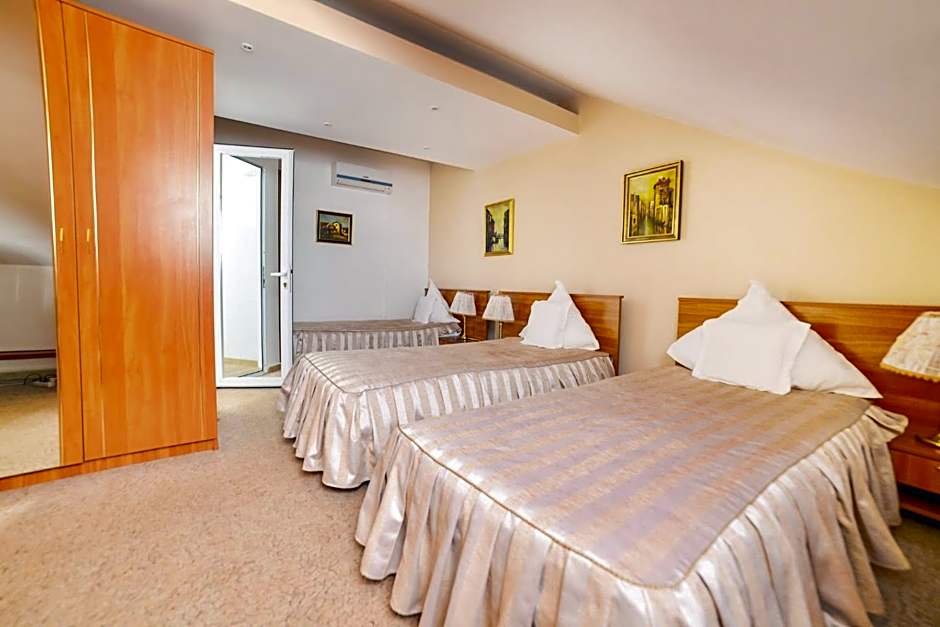 Photo 1 of 3 of Triple Room