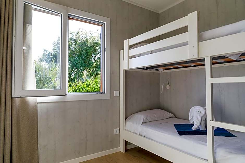 Hotel Selwo Lodge - Animal Park Tickets Included