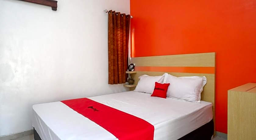 RedDoorz Syariah near Alun Alun Kota Rembang