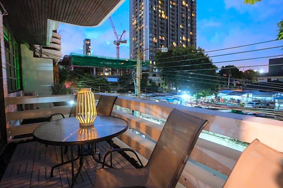 420 Hostel - Ekkamai Buds & Beds