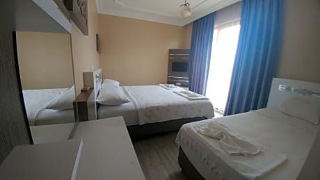 Triple Room with Free Two-Way Airport Shuttle