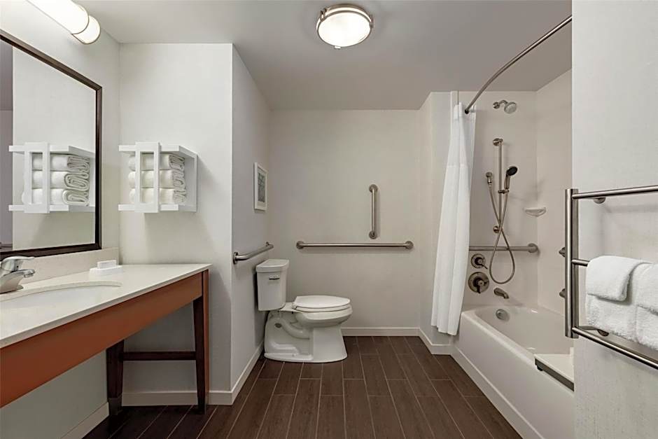 Hampton Inn By Hilton & Suites Pittsburgh/Harmarville